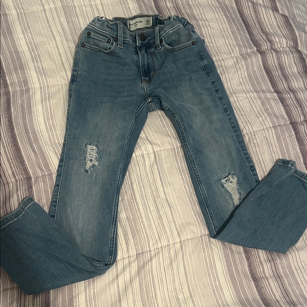 Classic Blue Distressed Abercrombie kids jeans 7/8 skinny long